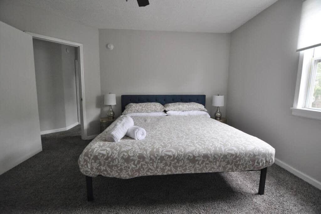 Housepitality - Franklinton Manor - Spacious Hébergement de vacances *