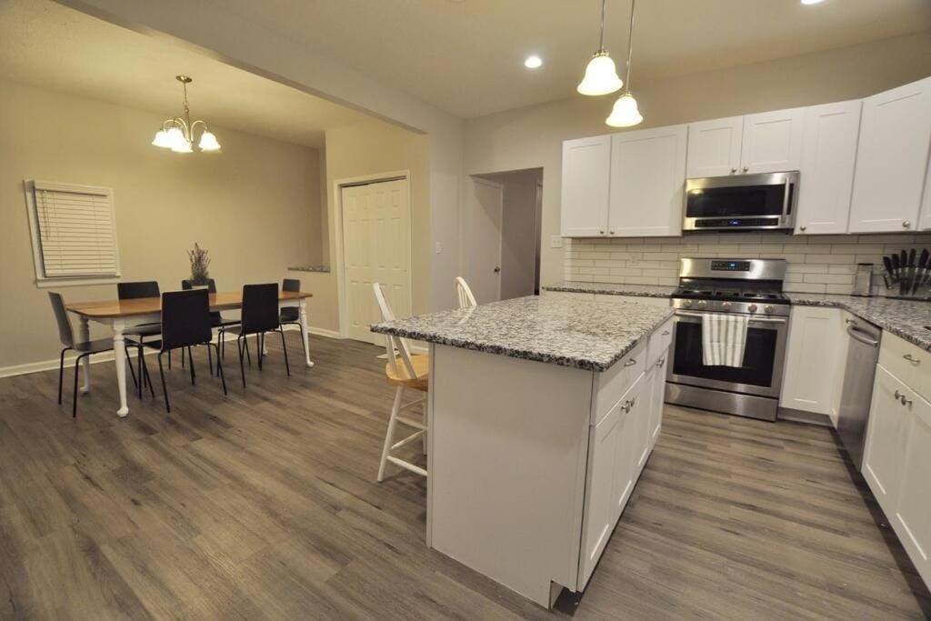 Housepitality - Franklinton Manor - Spacious Hébergement de vacances Columbus